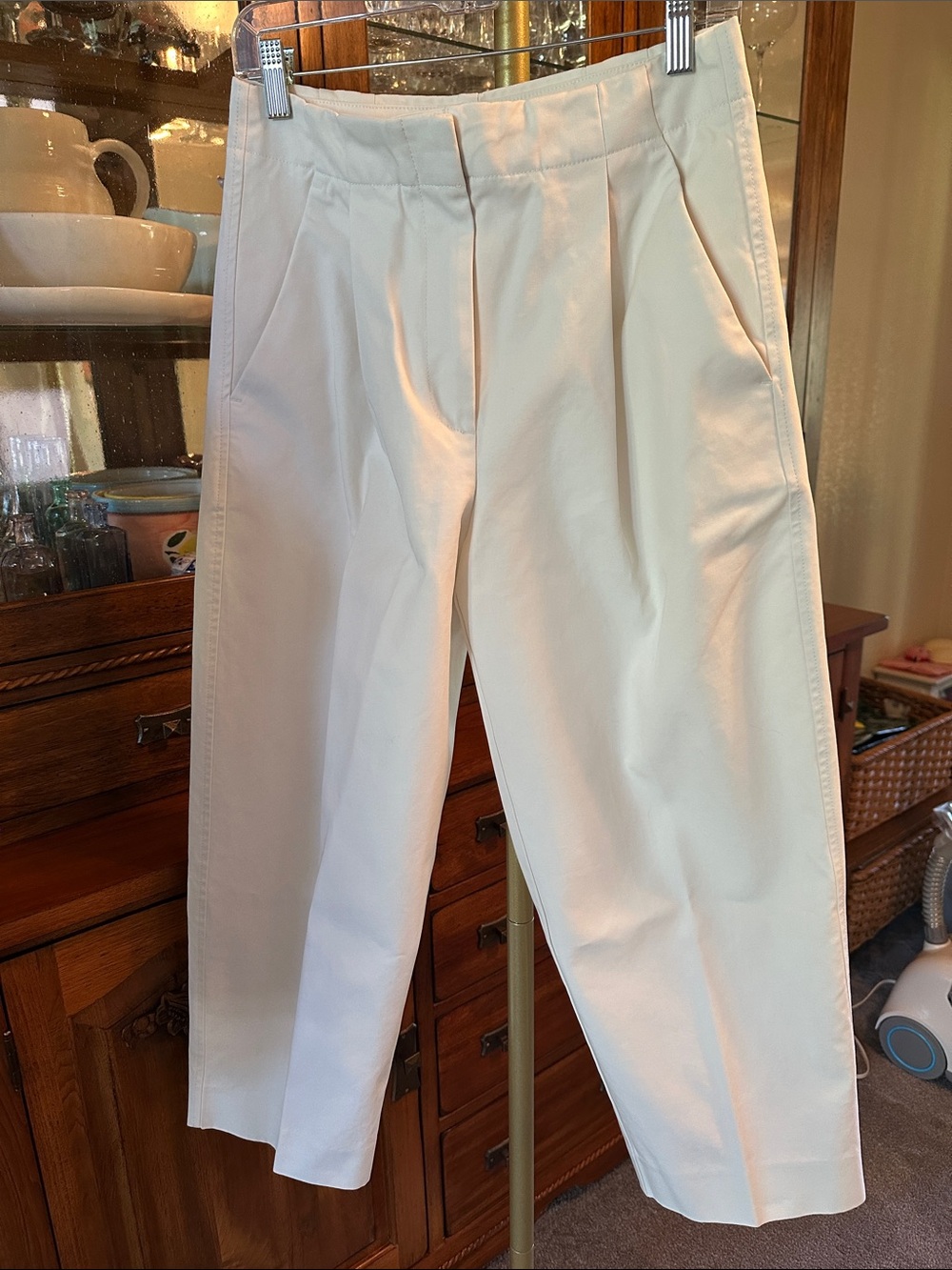 Banana Republic Barrel Leg Chino in Snowday Size 4 100% Cotton